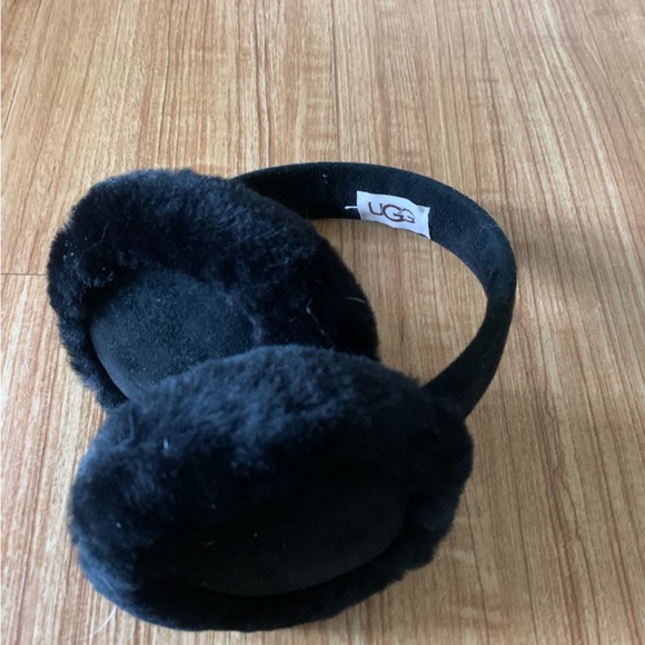 Ugg earmuffs - Picture 2 of 2